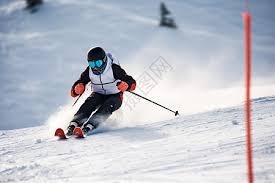 随迈阿密国际夺冠，德保罗赛后剪下主场球网留念